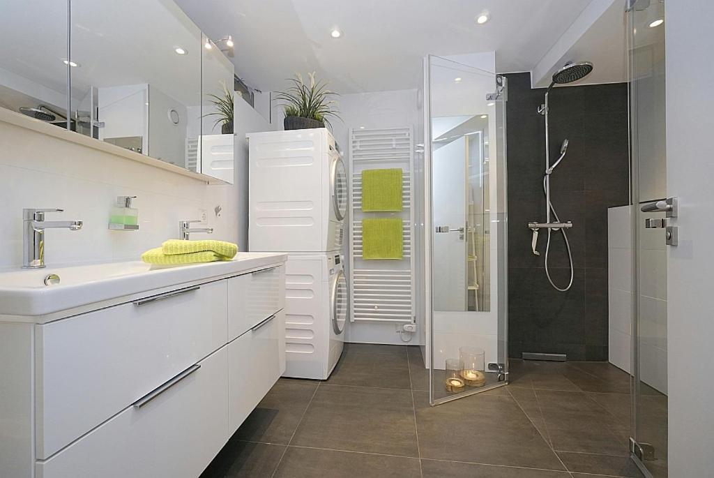 Traum Strandliebe Mit Meerblick, 3 Schlafzimmer, 2 Baeder *